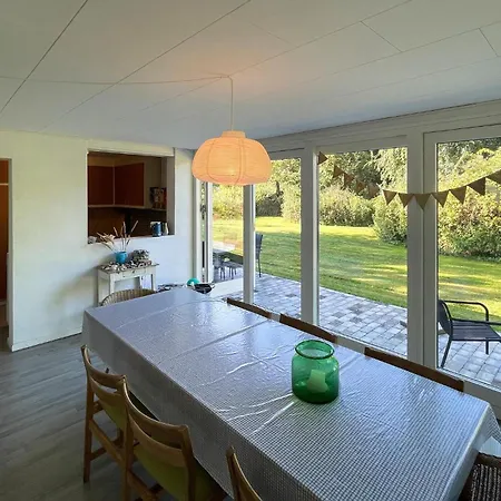 3 Bedroom Beautiful In Vaeggerlose Hébergement de vacances Bøtø By